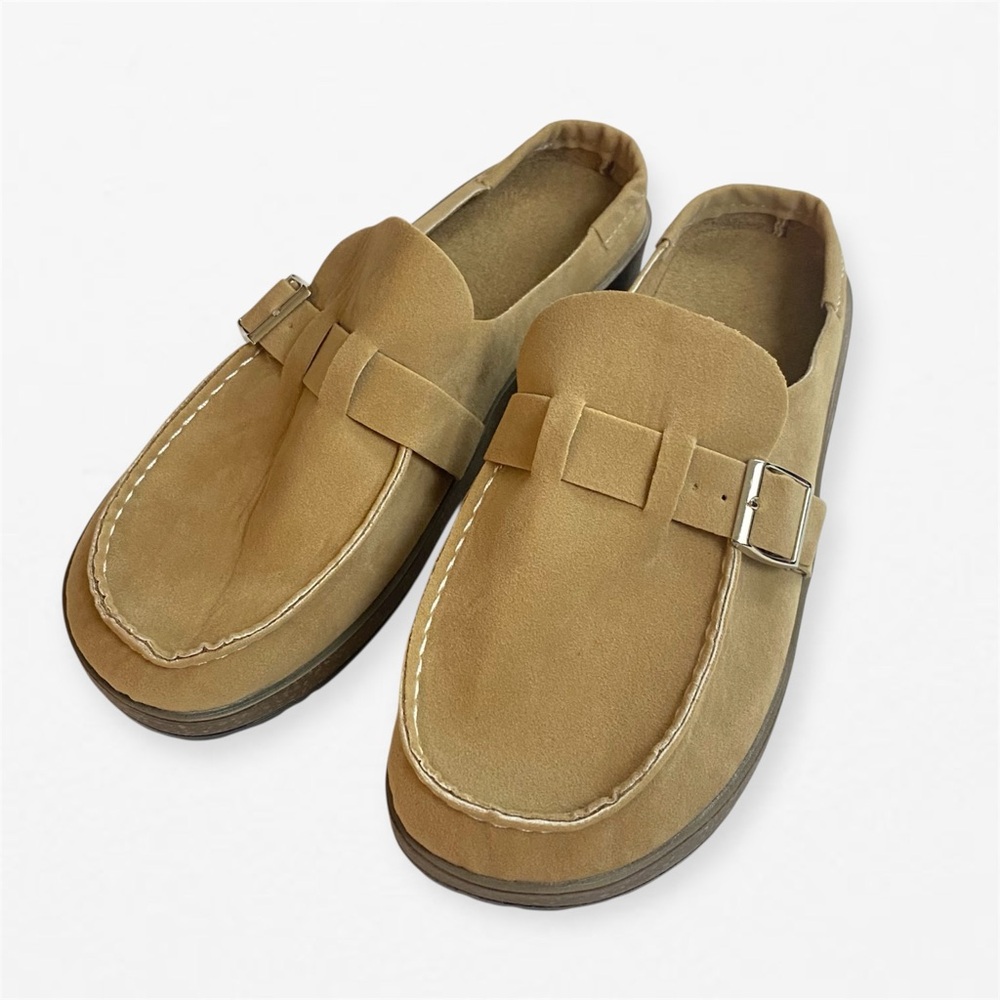 Women’s unisex slip on moccasin style buckle Tan Loafers size 8